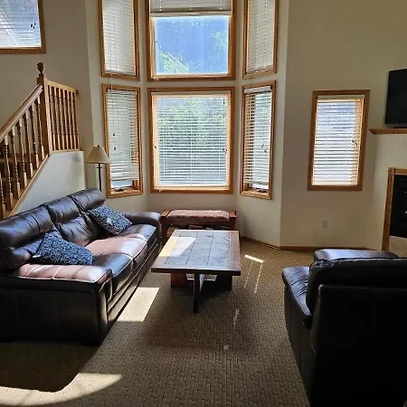 Cascade Three Bedroom Two Bath - C07